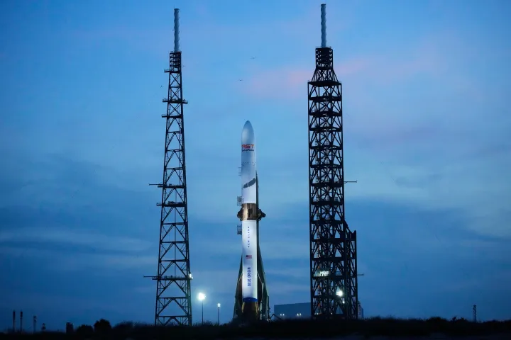 A Blue Origin New Glenn rocket stands ready for launch at the Cape Canaveral