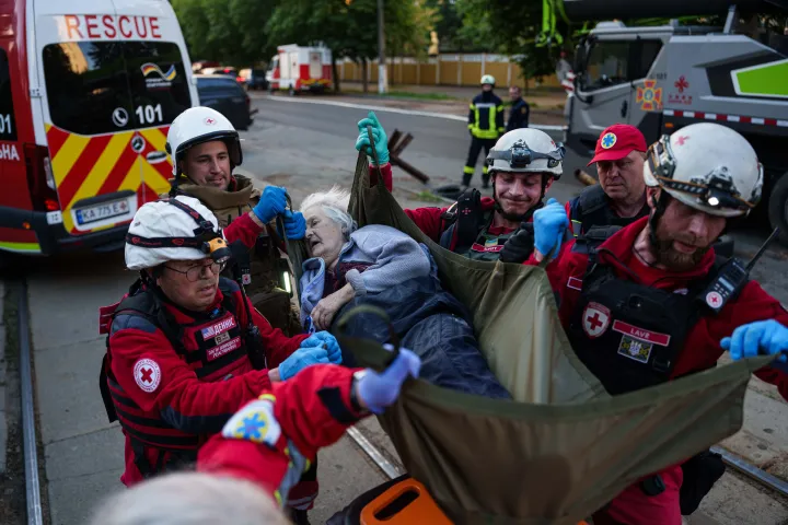 AP Red Cross volunteers