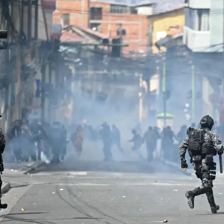 Police protesters clash in new marches against Bolivian leader