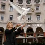 Η Μαρία Καρυστιανού ανακοινώνει το νέο της κόμμα στη Θεσσαλονίκη με σύμβολο το λευκό περιστέρι