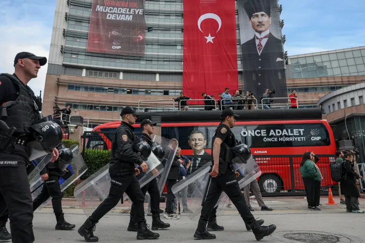 AP Police officers arrive at Turkey's main opposition Republican People's Party (CHP)