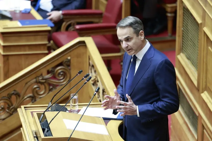 Ο πρωθυπουργός Κυριάκος Μητσοτάκης μιλάει στη Βουλή των Ελλήνων