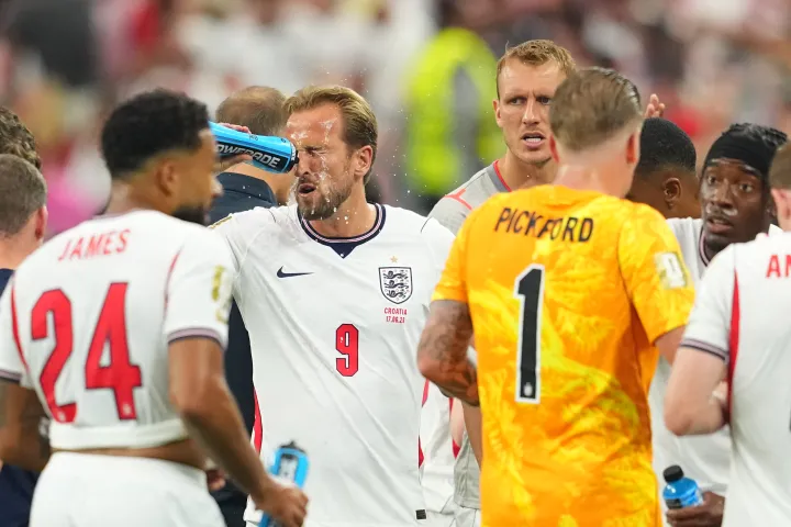 England's Harry Kane (9) cools off during a hydration break of the World Cup Group