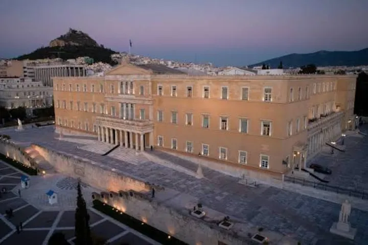 Βουλή  ψήφισμα για συντάξεις