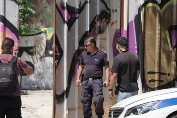 Κυψέλη πτώμα σε βαλίτσα