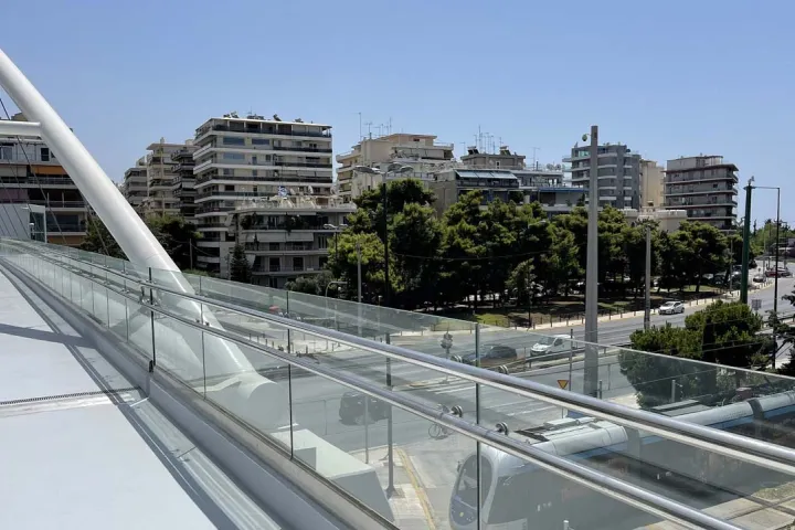 Πεζογέφυρα στην Ποσειδώνος