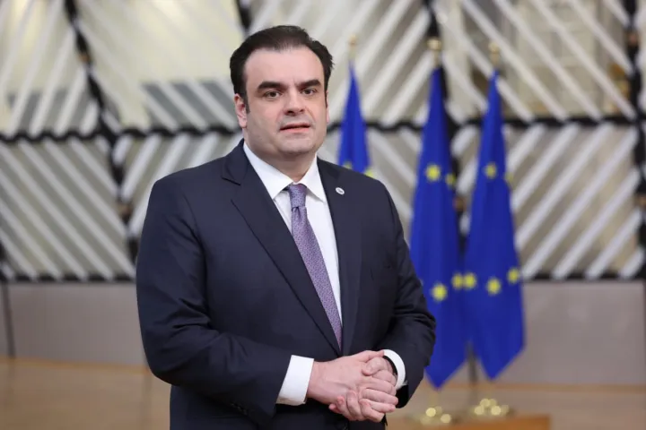 Πιερρακάκη αίτημα για εφαρμογή ρήτρας