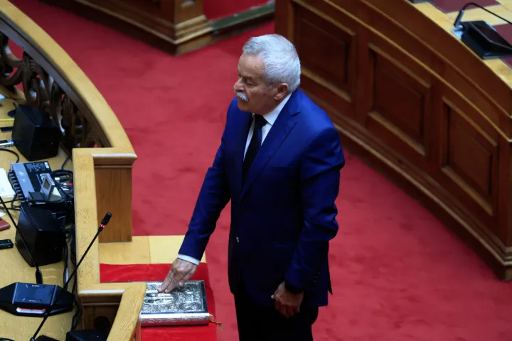 Ορκωμοσία Κώστα Κόλλια: Νέος βουλευτής ΝΔ στην Κορινθία μετά τον θάνατο του Νίκου Ταγαρά