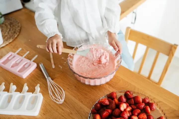 Δροσερές Σπιτικές Συνταγές: Παγωτό και Smoothie με Μπανάνες