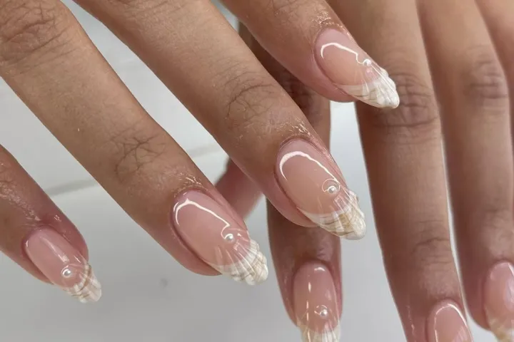Seashell Nails: Η νέα τάση που φέρνει το καλοκαίρι στα νύχια μας
