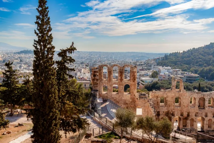 Αίθριος καιρός με θερμοκρασίες άνω των 30 βαθμών στην Ελλάδα
