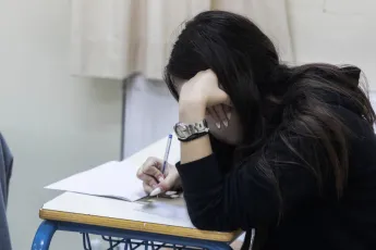 Η πίεση της Gen Z: Πανελλήνιες 2026 και οι προκλήσεις της Ελάχιστης Βάσης Εισαγωγής