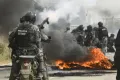 Police, protesters clash in Bolivia at road blockade