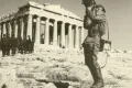 γερμανοί κατακτητές στην Ακρόπολη κατά την Κατοχή θαυμάζουν το μνημείο