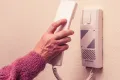 Απάτες με το πρόσχημα του ΔΕΔΔΗΕ: Οι διάλογοι που αποκαλύπτουν τη δράση εγκληματικής οργάνωσης